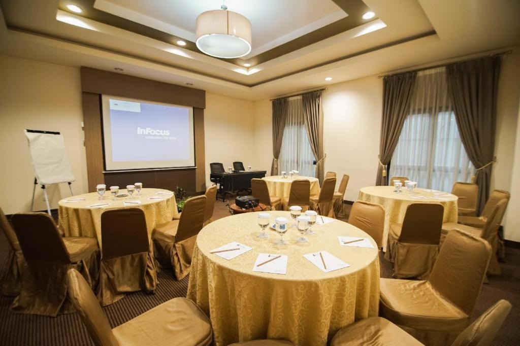 Sofyan Hotel Soepomo Джакарта Экстерьер фото