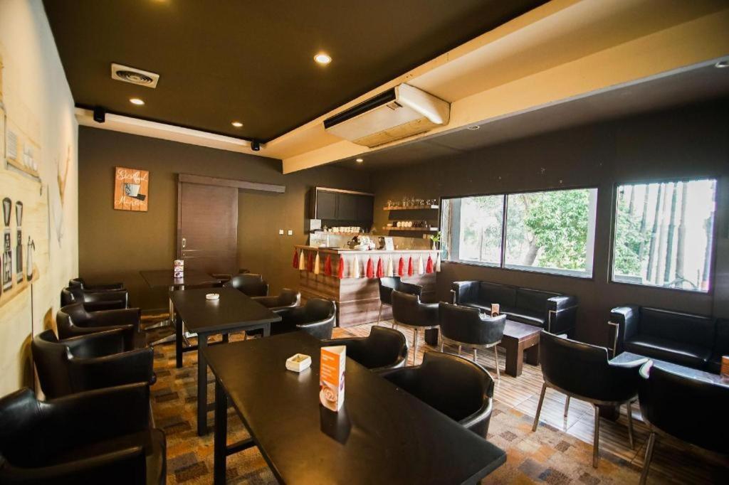 Sofyan Hotel Soepomo Джакарта Экстерьер фото
