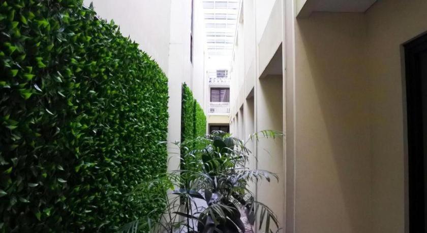 Sofyan Hotel Soepomo Джакарта Экстерьер фото